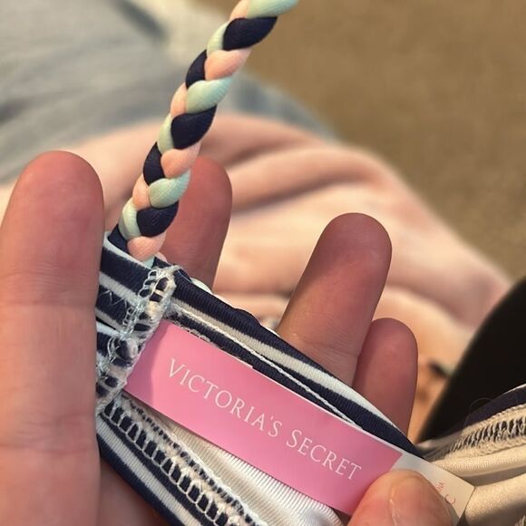 Victoria secret swim top 36C D - Picture 4 of 6